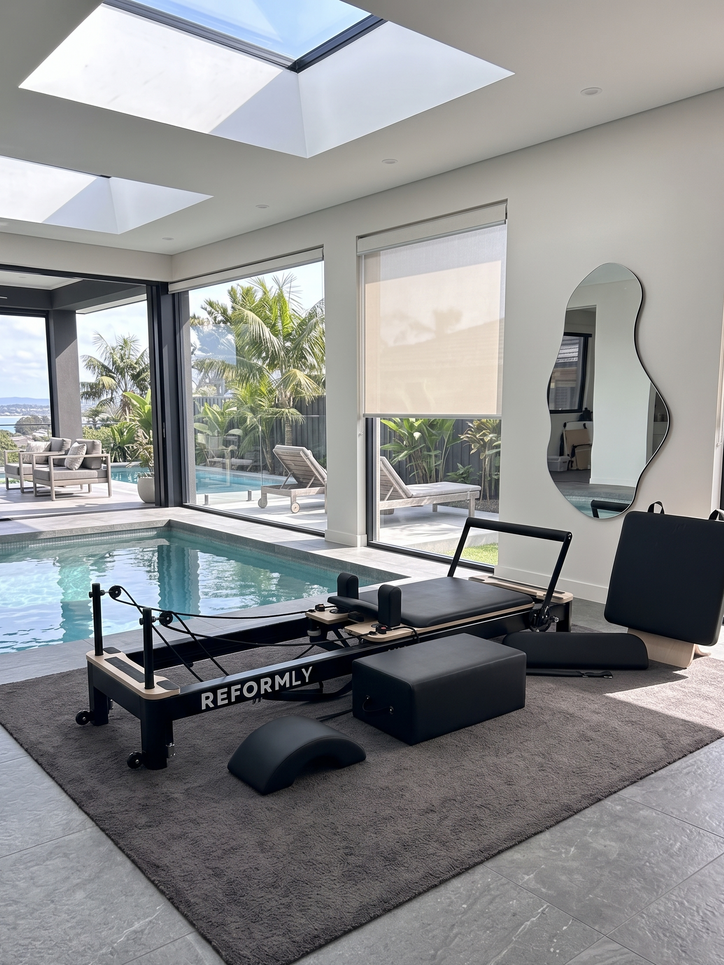 Reformly Fold — Black Aluminium frame & Black leather - Foldable Pilates Reformer