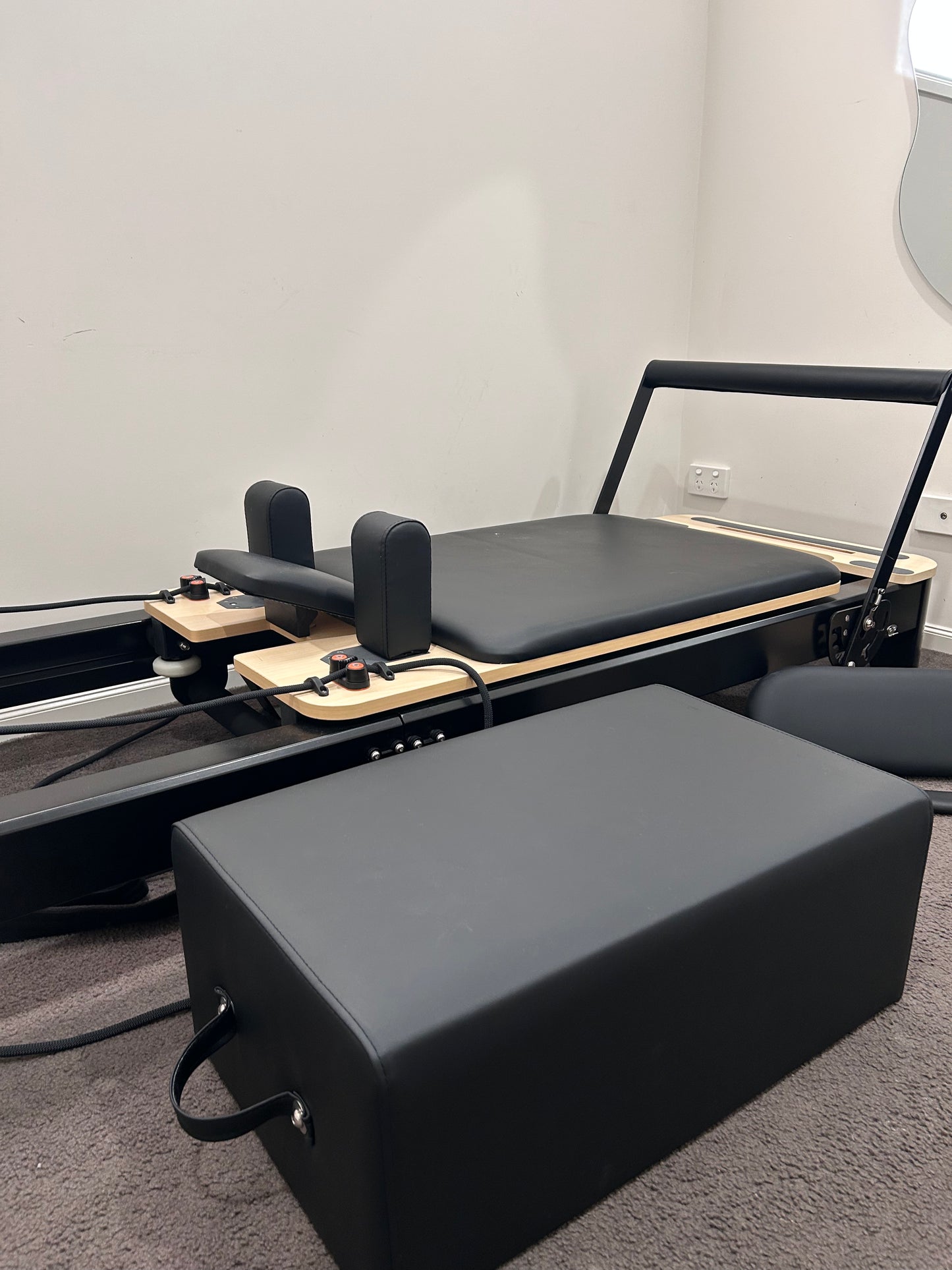 Reformly Fold — Black Aluminium frame & Black leather - Foldable Pilates Reformer