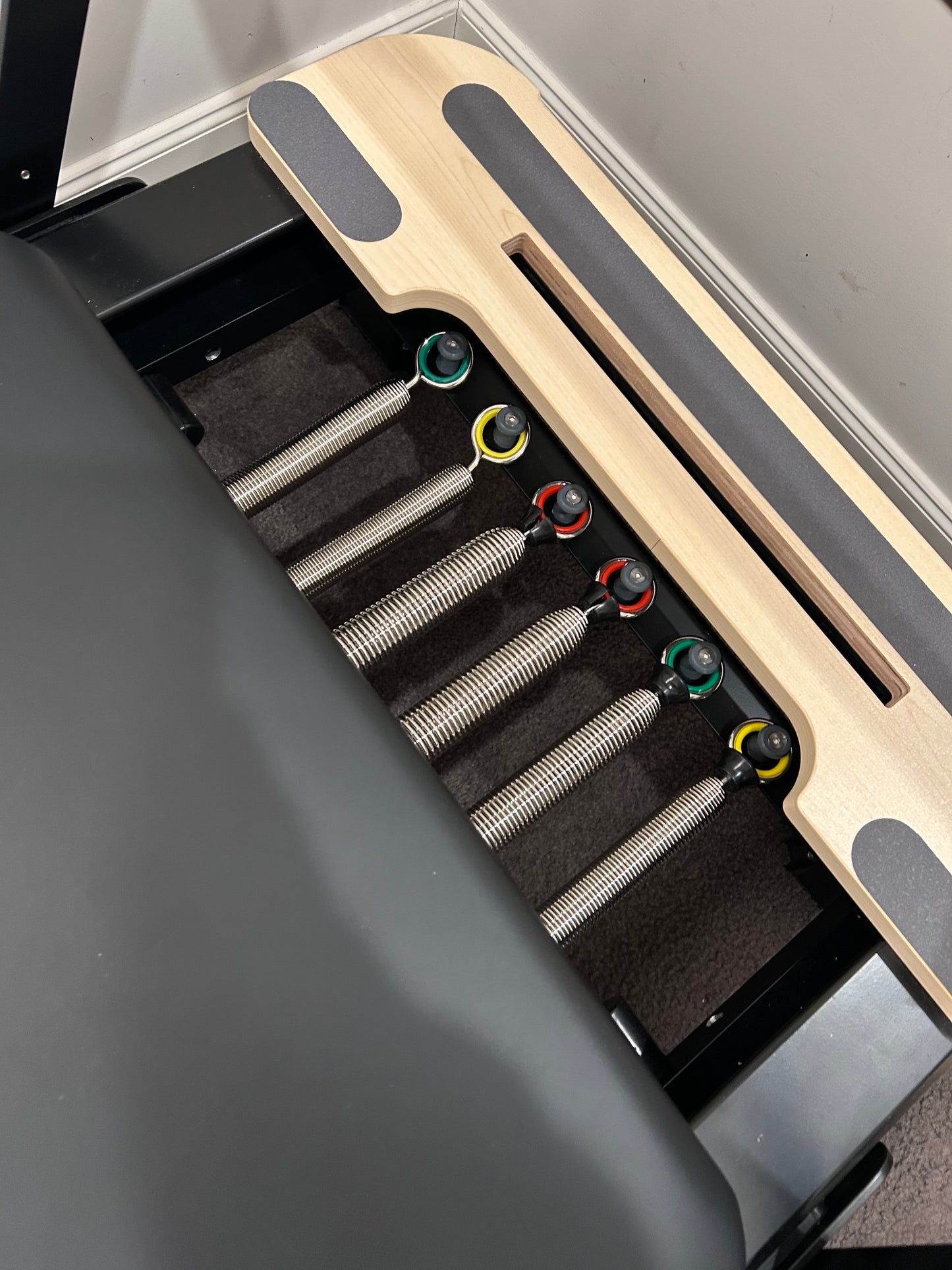 Reformly Fold — Black Aluminium frame & Black leather - Foldable Pilates Reformer
